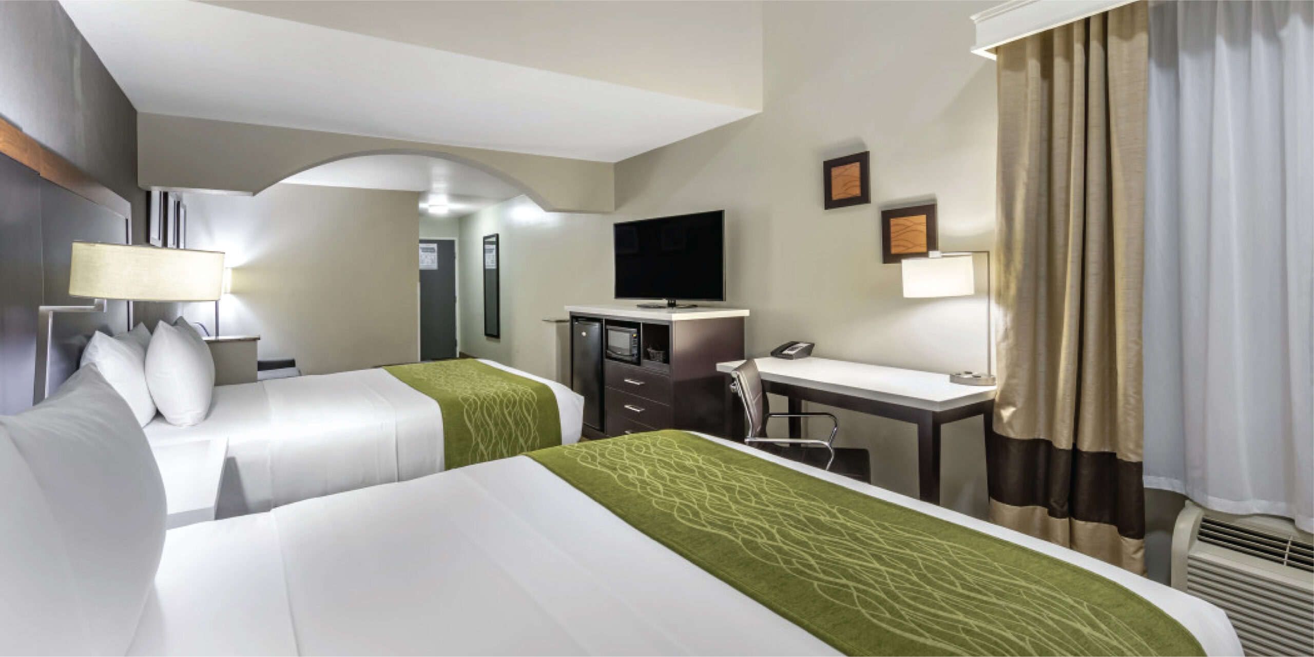 Comfort Inn & Suites: The Best Luxury Hotel with 4 Beds in Shepherdsville, KY